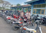 Patroli Rutin Polsek Praya Sambangi Pasar Renteng.