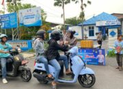 Polres Lombok Tengah Bagikan Takjil Kepada Masyarakat Setiap Hari Selama Bulan Ramadan.