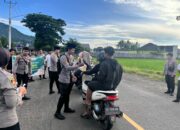Polres Sumbawa Barat Ajak Anggota Semangat Berbagi dengan Salurkan Takjil ke Pengguna Jalan