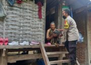 Berkah Ramadhan, Bhabinkamtibmas Desa Beru Berbagi kepada Warga Binaannya