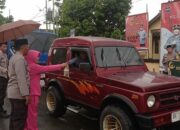 Polsek Moyo Hulu dan Moyo Hilir Bagikan Takjil Kepada Masyarakat Jelang Berbuka Puasa