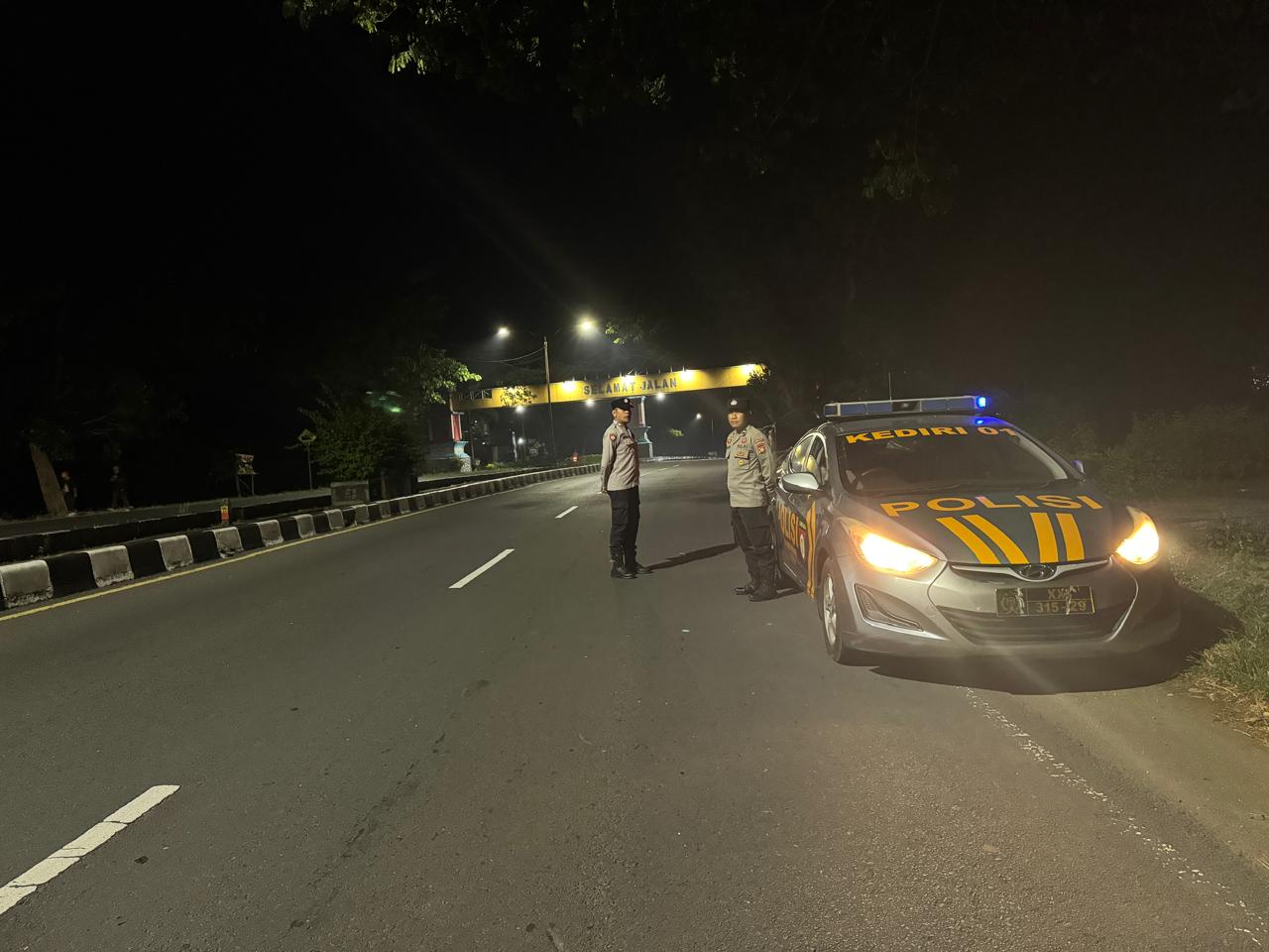 Polsek Kediri Intensifkan Patroli Malam ‘Blue Light’ Jalur Berpotensi Rawan di Lombok Barat