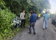 Bhabinkamtibmas Bersama Warga Desa Mantar Evakuasi Korban Kecelakaan Tunggal Terperosok ke jurang, Korban Selamat