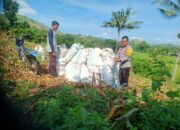 Bhabinkamtibmas Desa Woko Dampingi Petani Panen Jagung, Dukung Ketahanan Pangan Menuju Indonesia Emas 2045