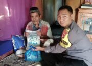 Bhabinkamtibmas Nanga Tumpu Salurkan Bantuan dan Tekankan Pentingnya Keamanan Warga