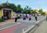 Ciptakan Kondisi Nyaman, Polsek Sekongkang Gelar Giat Rawan Pagi di Sekolah