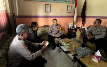 Sat Binmas Polres Lombok Barat Edukasi Siswa SMKN Kuripan Soal Bahaya Narkoba