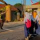 Polsek Seteluk Amankan Pelajar Menyeberang Jalan, Wujudkan Rasa Aman bagi Pelajar