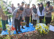 Peringati Hari Bhayangkara ke-79, Baharkam Polri Ziarah ke Makam Briptu Anumerta Ghalib