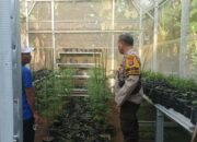 Polisi Aktif Bina Ketahanan Pangan di Dusun Aik Are