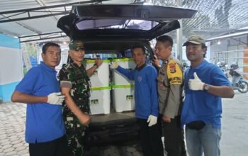 Dukung Program Pemerintah, Bhabinkamtibmas Kelurahan Renteng Kawal Pendistribusian Makanan Bergizi Gratis