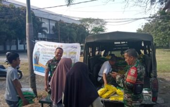 Babinsa Turida Dampingi Gerakan Pangan Murah, Warga Antusias Borong Beras SPHP