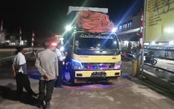 Polsubsektor Kawasan Pelabuhan Laut Sape Amankan Keberangkatan KMP Cakalang ke Labuan Bajo