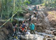 Gotong Royong TNI-Warga Lingsar Wujudkan Akses Pertanian