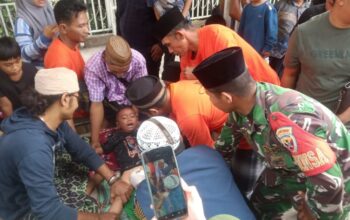 Sinergi Babinsa dan Warga Laksanakan Sunat Massal di Masjid