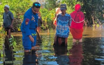 Ditpolairud Polda NTB Hijaukan Pesisir, Tanam 200 Pohon Mangrove di Pantai Kokoq Pedeq
