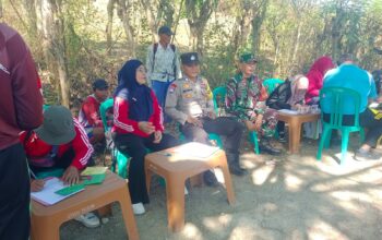 Bhabinkamtibmas Hadiri Kegiatan Registrasi dan Vaksinasi Ternak di Desa Lamusung