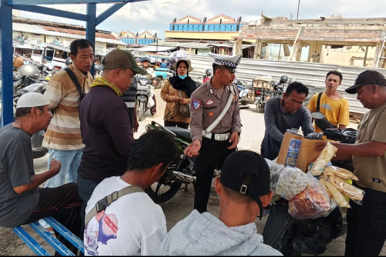 Bangun Kesadaran Berlalu Lintas, Satlantas Lombok Barat Sambangi Ojek Pasar Jereneng
