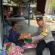 Bhabinkamtibmas Buwun Mas Hadirkan Bantuan Bergizi untuk Warga Sekotong