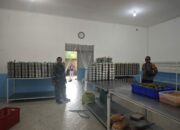 BHABINKAMTIBMAS DAN BABINSA DESA TERATAK LAKUKAN PENDAMPINGAN PENDISTRIBUSIAN MAKANAN BERGIZI GRATIS (MBG)