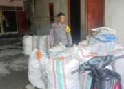 Bhabinkamtibmas Dampingi Petani Beleka agar Jagung Lolos Serap BULOG