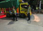 Personel Polsek Kawasan Pelabuhan Laut Tano Periksa Kendaraan di Pintu Keluar-Masuk Pelabuhan Poto Tano