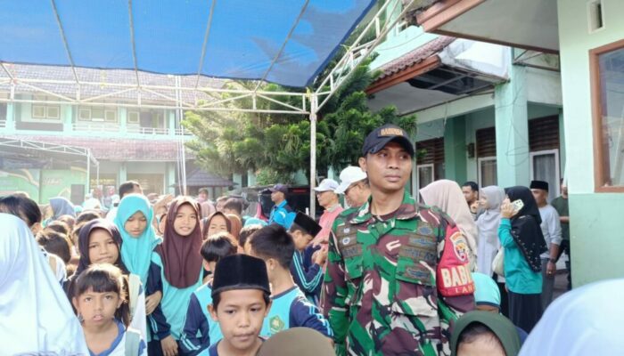 Sinergi Babinsa dan MIN 1 Sukseskan Jalan Sehat Milad