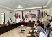 KPU DOMPU GELAR RAPAT PLENO TERBUKA PEMUTAKHIRAN DATA PEMILIH BERKELANJUTAN TRIWULAN IV TAHUN 2025