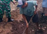 Babinsa dan Warga Genggelang Bangun Akses Demi Ekonomi Desa