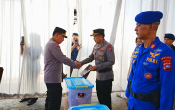 Wujud Empati, Kapolri Beri Bantuan kepada Anggota Polri Korban Bencana di Sumbar
