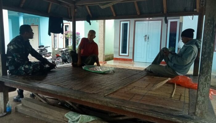 Sinergi Babinsa dan Warga Bentek Wujudkan Lingkungan Kondusif