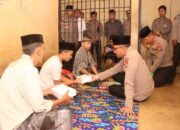 Kapolres Loteng Berbagi Makanan dengan Para Tahanan di Momen Tahun Baru 2026. ‎