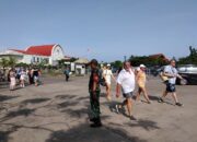 Kapal Pesiar Raksasa Sandar, Babinsa Hadir Layani Wisatawan