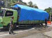 Babinsa Labuan Tereng Cegah Kemacetan Akses Pelabuhan Gilimas