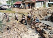 Gotong Royong Pascabanjir, Polri Pulihkan Drainase Tersumbat dan Gorong-gorong di Rusip Antara