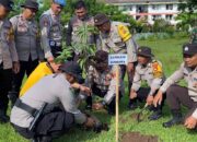 HUT Sumbawa Ke-67, Polres Sumbawa Terjun Langsung Hijaukan Taman Unter Katimis