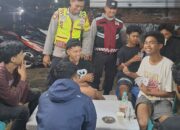 Personel Piket Jaga Polsek Seteluk Gelar Patroli Dialogis, Sampaikan Imbauan Musim Penghujan dan Cegah Hoaks