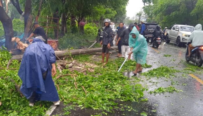 Sinergi TNI dan Warga Hadapi Dampak Cuaca Ekstrem