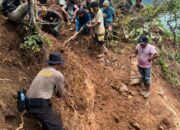 Polres Loteng Bersama Tim Gabungan Tertibkan Galian Bekas Tambang Ilegal di Gunung Dundang.