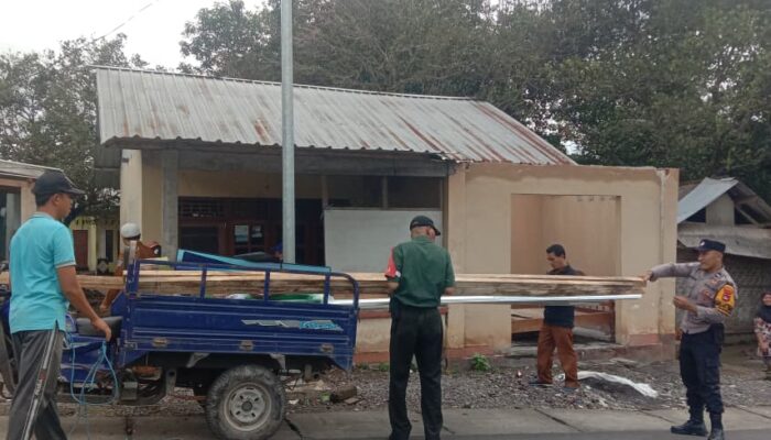 BPBD Salurkan Bantuan, Babinsa Pastikan Tepat Sasaran