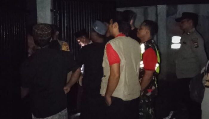 Babinsa dan Polisi Redam Ketegangan Warga dengan WNA