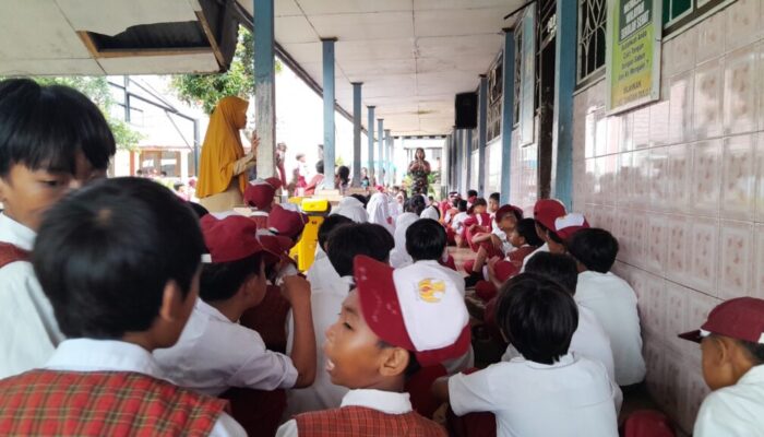 Babinsa Hadir, Siswa SD Antusias Belajar Kebangsaan