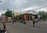 Jelang Berbuka, Sat Lantas Polres Dompu Kendalikan Arus, Dompu Tetap Lancar dan Kondusif