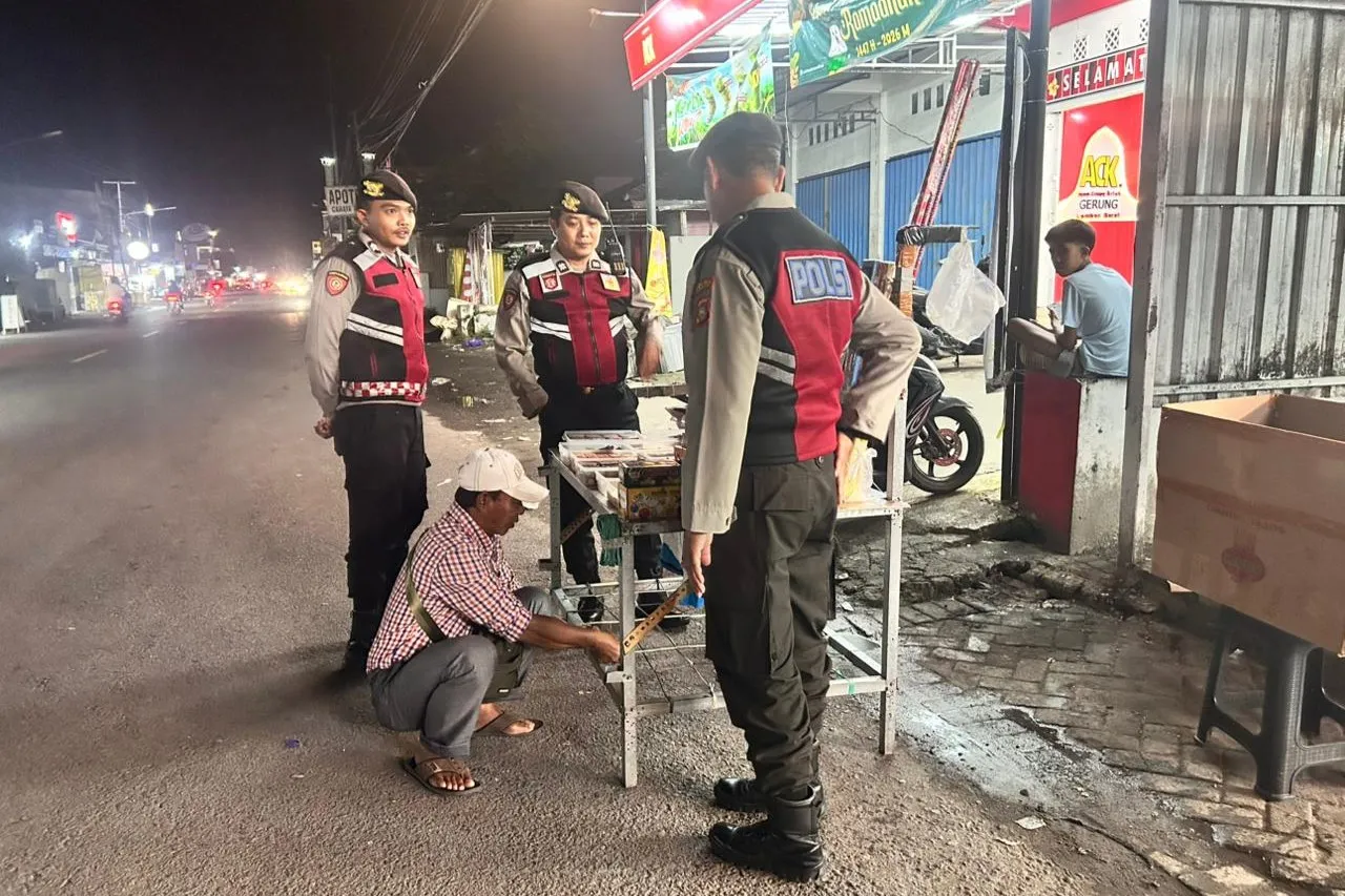 Antisipasi Perang Petasan, Sat Samapta Polres Lobar Edukasi Pedagang