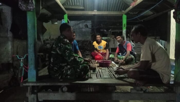 Babinsa Koramil Bayan Perkuat Kebersamaan Jaga Keamanan Desa