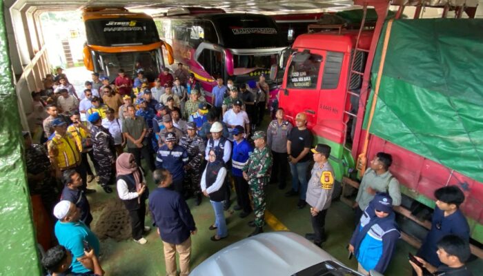 Sinergi TNI Polri Amankan Arus Mudik Pelabuhan Lembar