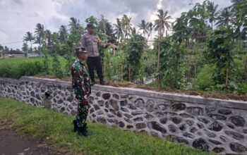 Bhabinkamtibmas Desa Masbagik Selatan Laksanakan Cek Lahan P2B di Dusun Peresak Selatan