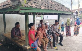 BHABINKAMTIBMAS DESA LABUHAN HAJI SAMBANG WARGA, AJAK JAGA KAMTIBMAS DAN DUKUNG KETAHANAN PANGAN