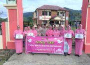 Indahnya Kebersamaan, Polsek Monta dan Bhayangkari Polres Bima Kabupaten Bagikan Takjil Berbuka Puasa Bagi Masyarakat