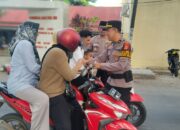 Ramadhan Penuh Kepedulian, Sat Samapta Polres Dompu Turun ke Jalan Berbagi Takjil